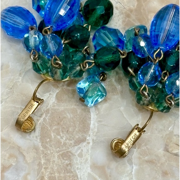 Hattie Carnegie Signed Vintage Blue and Green Dangle Clip on Earrings - Picture 8 of 10